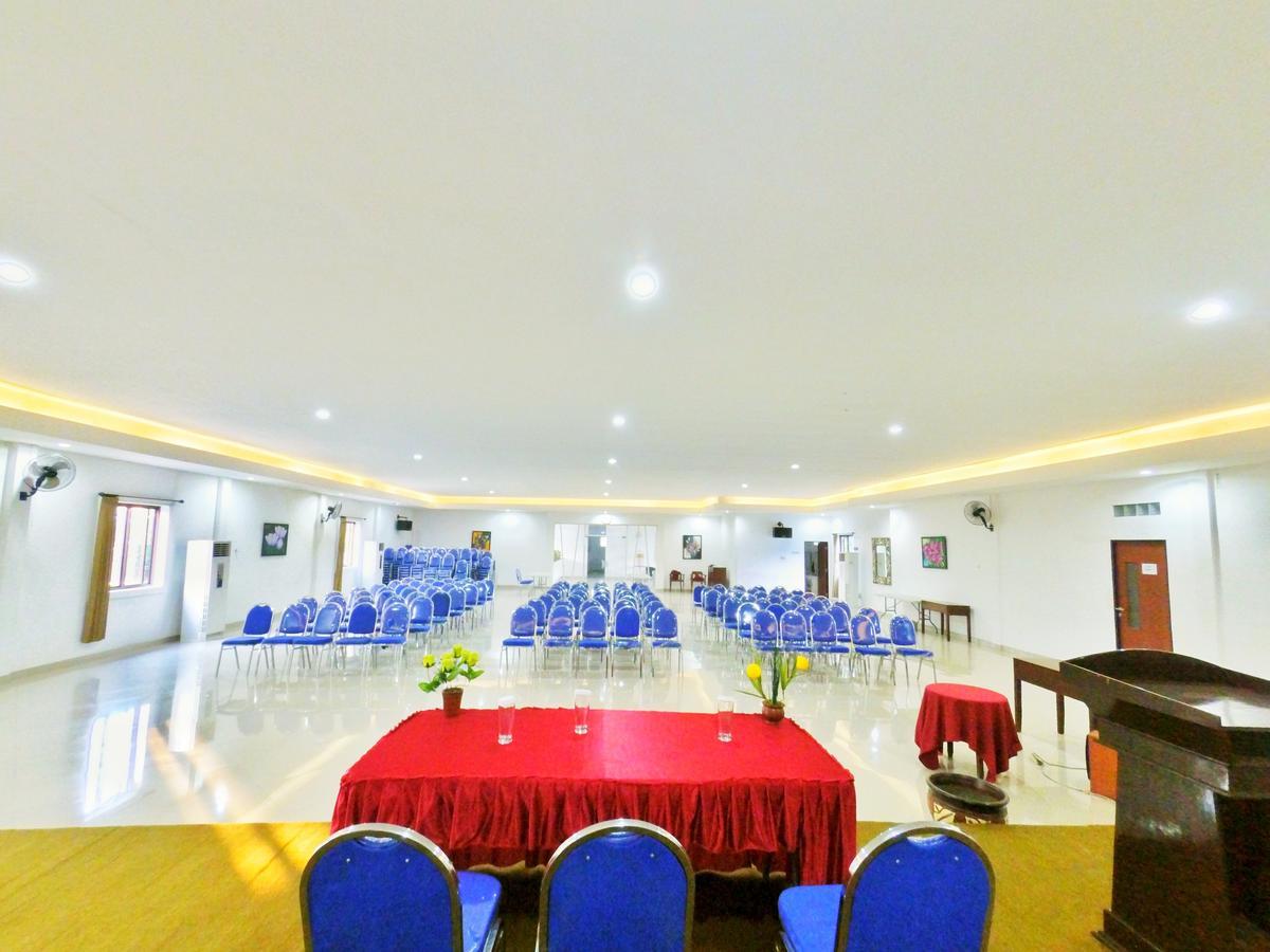 Hotel Transit Пасуруан Экстерьер фото